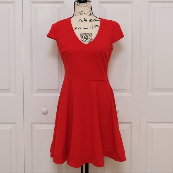 B Darlin Fit and Flare RED Bow Tie back Dress Sweetheart detail very flattering - Picture 13 of 13